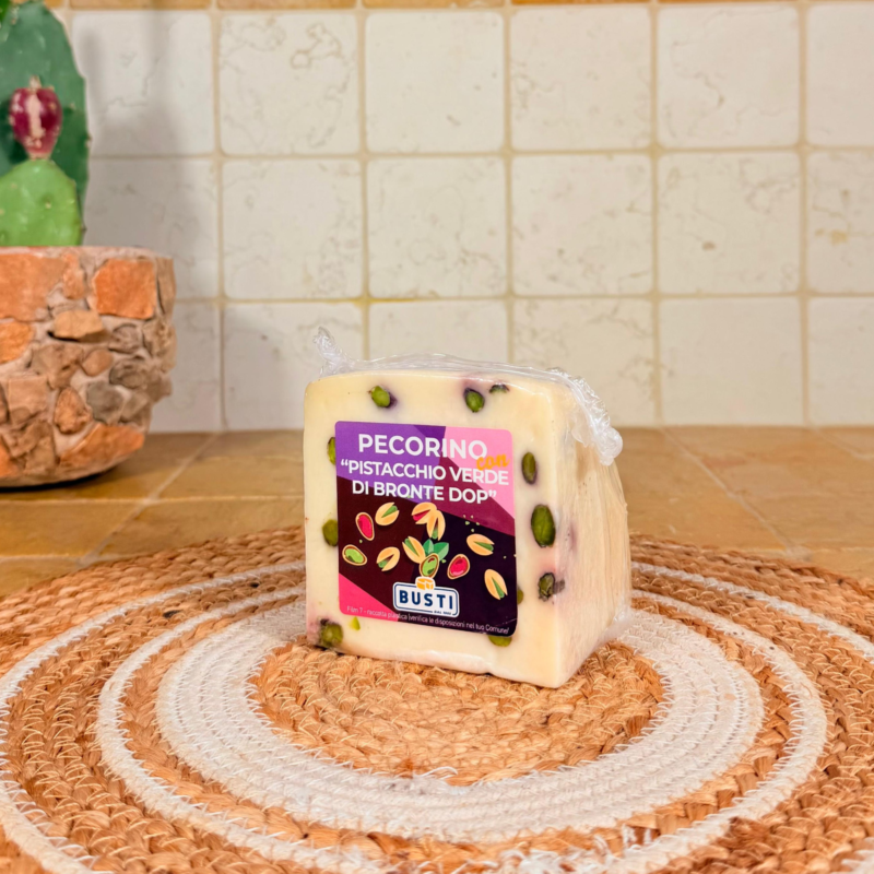 Alternative view of Pecorino con Pistacchio Verde di Bronte DOP – Trancio da circa 600 g